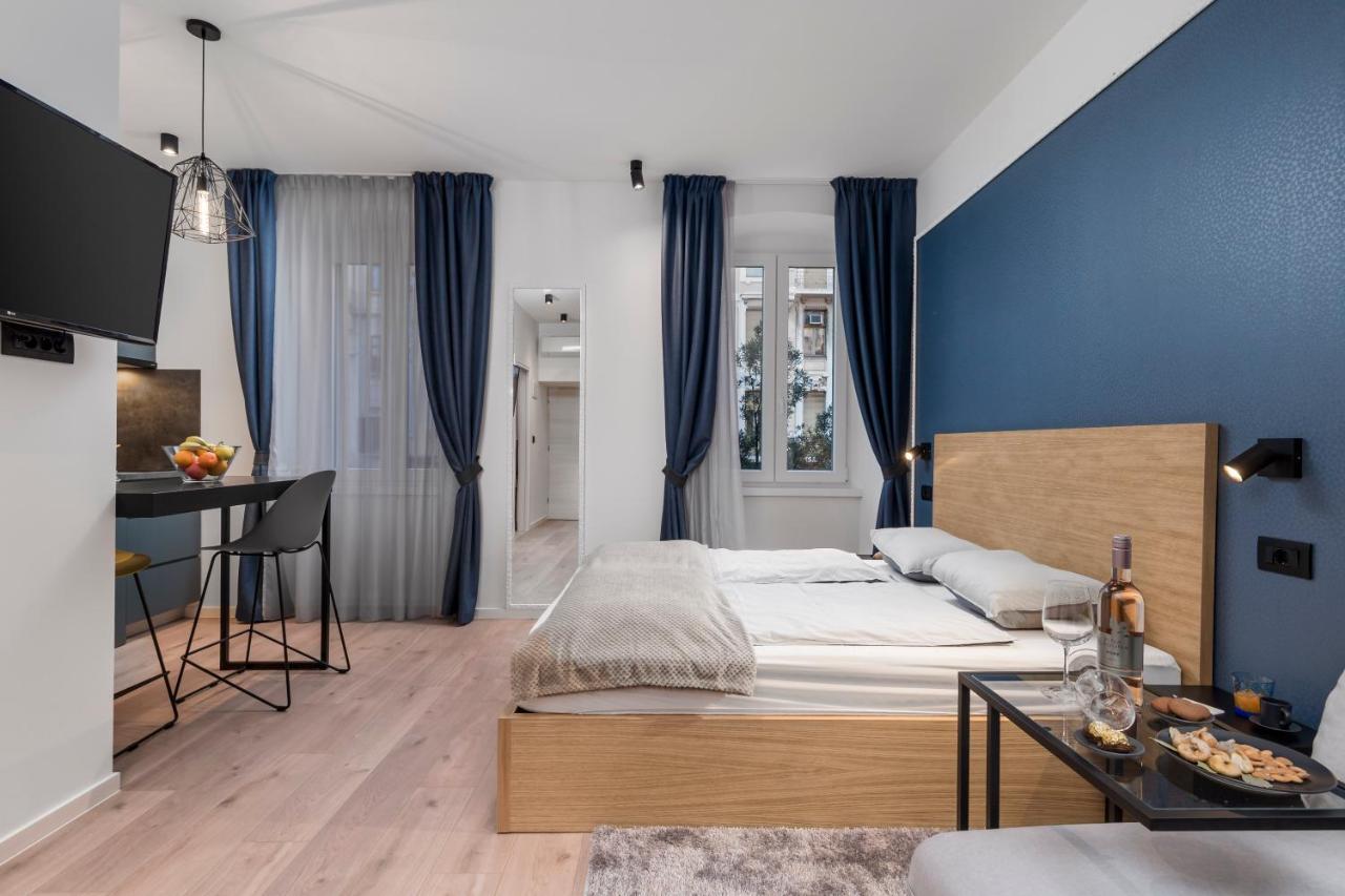 Deluxe Apartments "In The Center" Rijeka Bagian luar foto