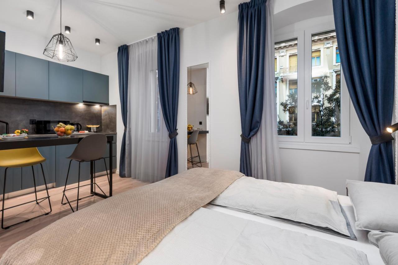 Deluxe Apartments "In The Center" Rijeka Bagian luar foto