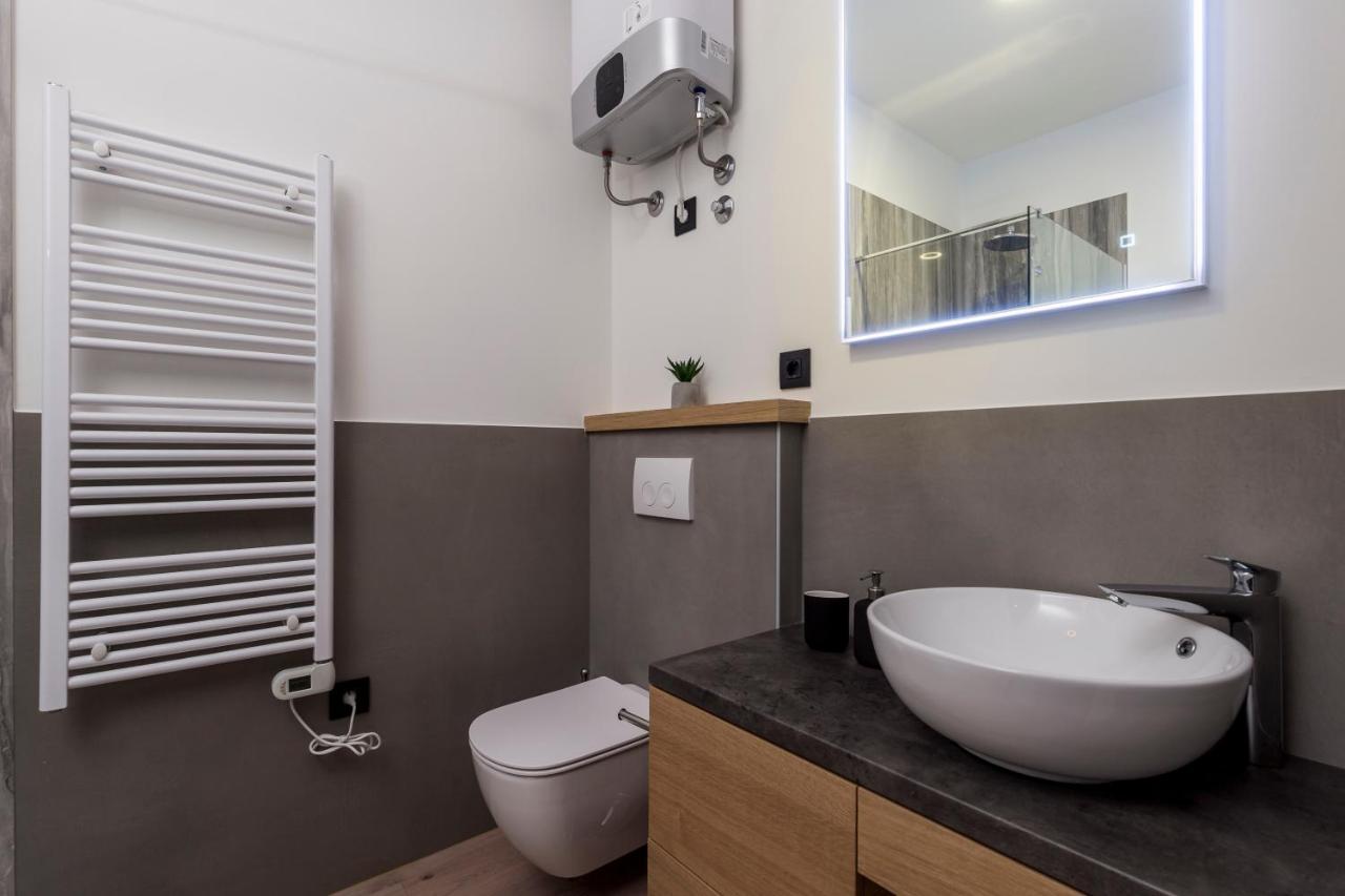 Deluxe Apartments "In The Center" Rijeka Bagian luar foto
